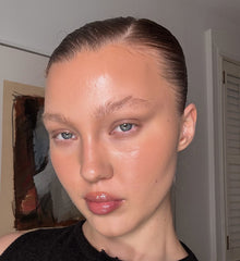 Bella wears peptide lip shape