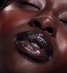 model wearing pocket blush in sun soak and lemontini plt