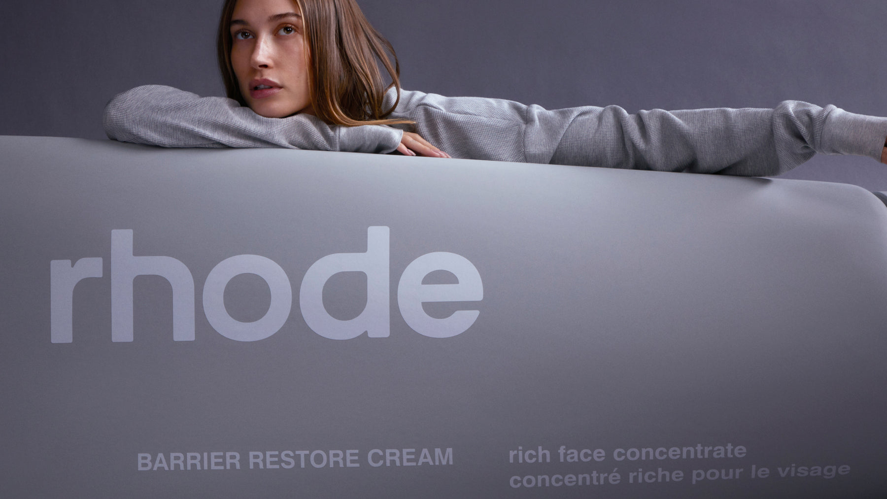 Мировые бренды одежды. Первая версия названия бренда rhode. Кто создатель бренда rhode. Кто создатель бренда rhode. Famous бренд.