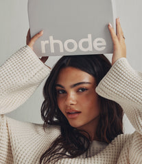Ariana Greenblatt holding up the grey rhode kit box