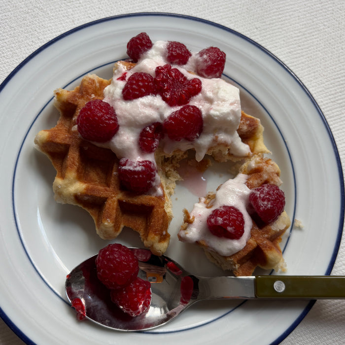 waffles with raspberry