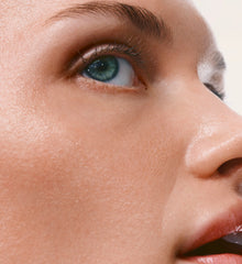model wearing glazing milk