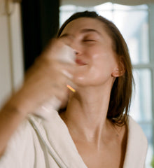 hailey bieber holding glazing mist